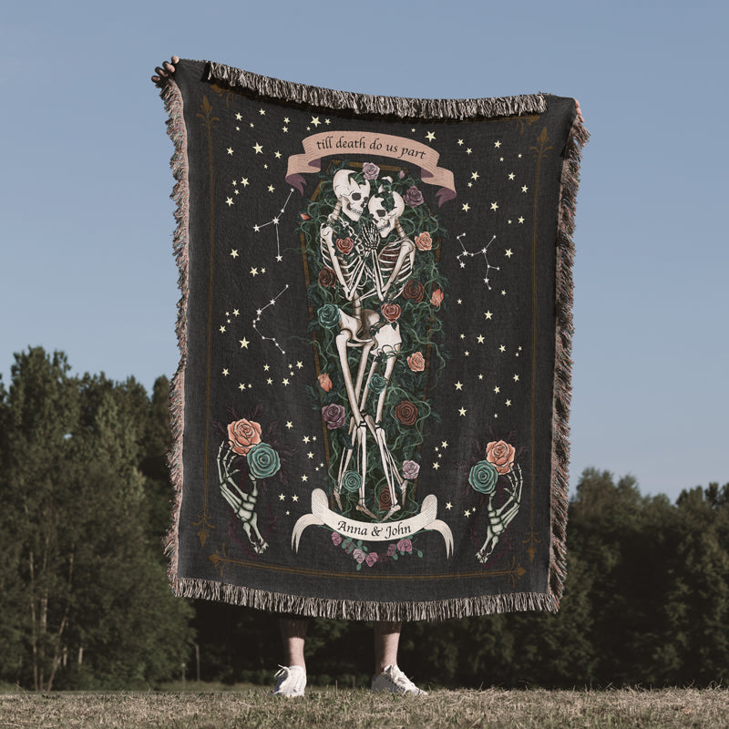 Anniversary gift idea: dark academia skeleton couple woven blanket