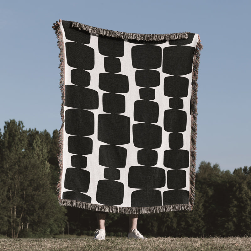 Cozy Scandinavian bedspread with mid-century design, Large geometric shapes woven blanket